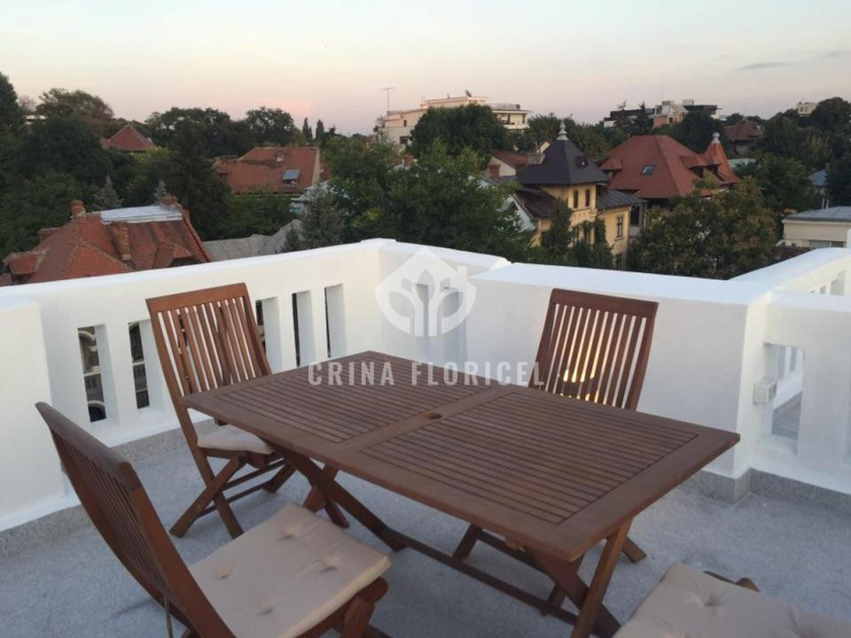 Vilă deosebită 350 mp, curte & Grădină, 2 Parcări, zona Kiseleff