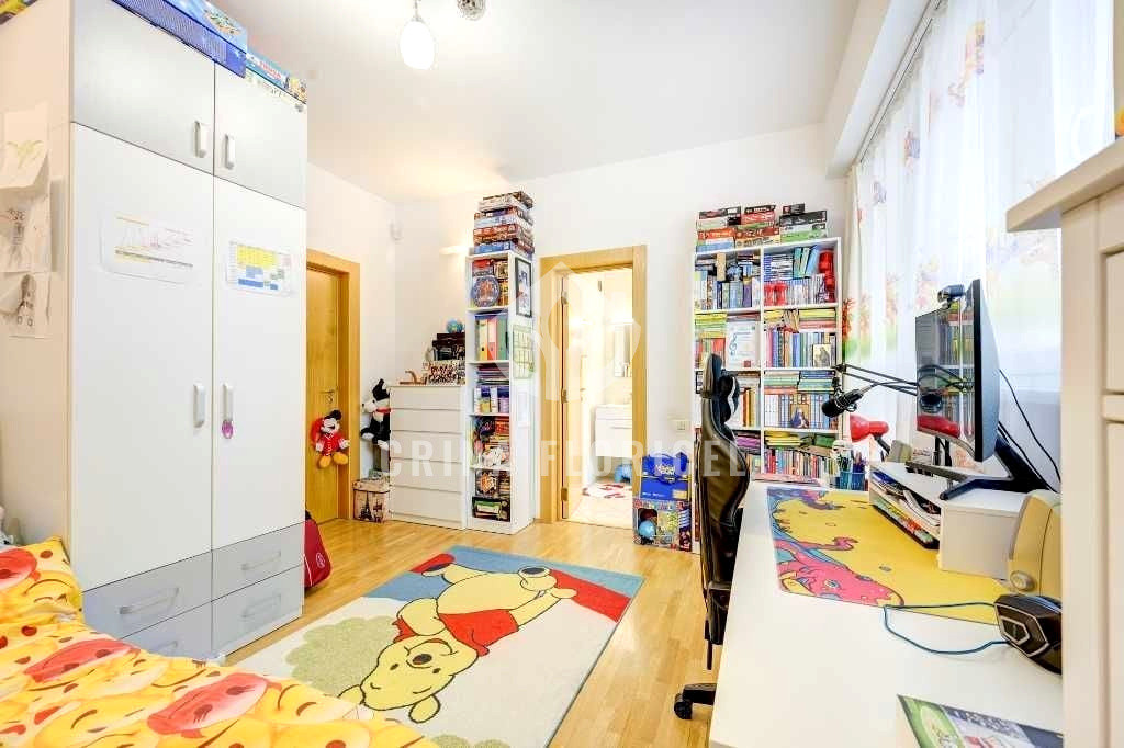 Apartament 4 camere ,200 mp utili, 3 băi, 2 parcări , zona Floreasca