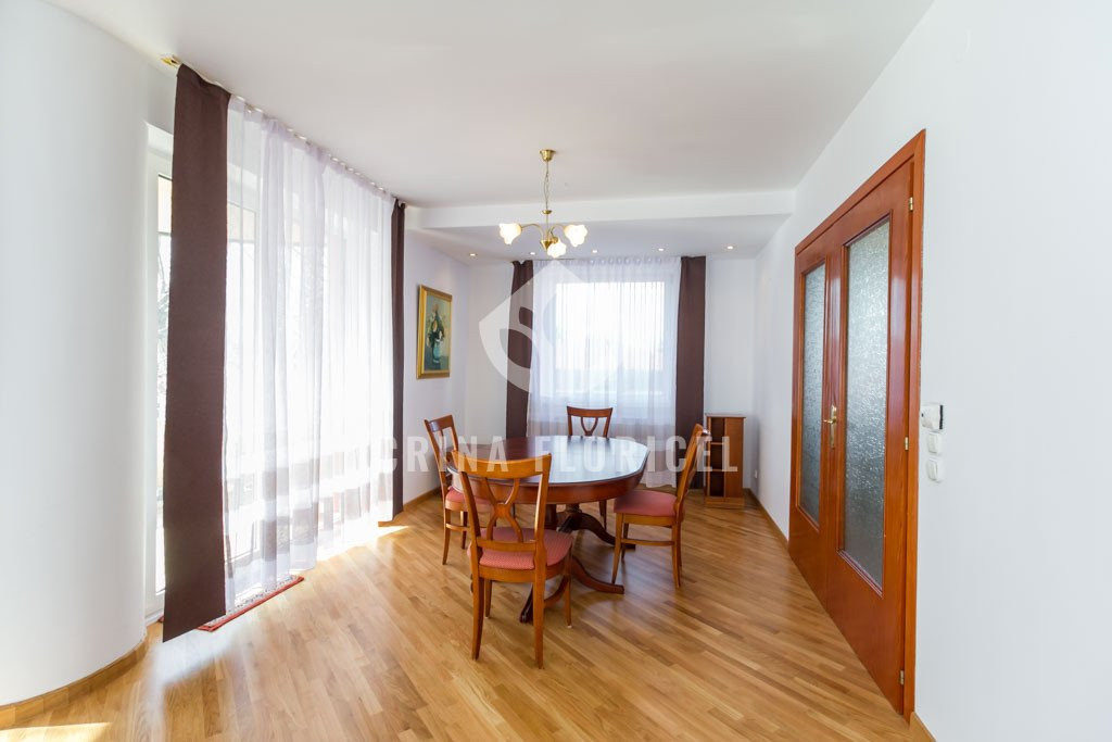 Inchiriere 4 camere - loc parcare - Primaverii 