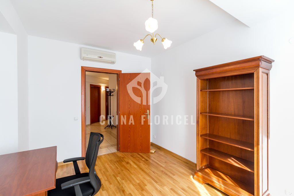 Inchiriere 4 camere - loc parcare - Primaverii 