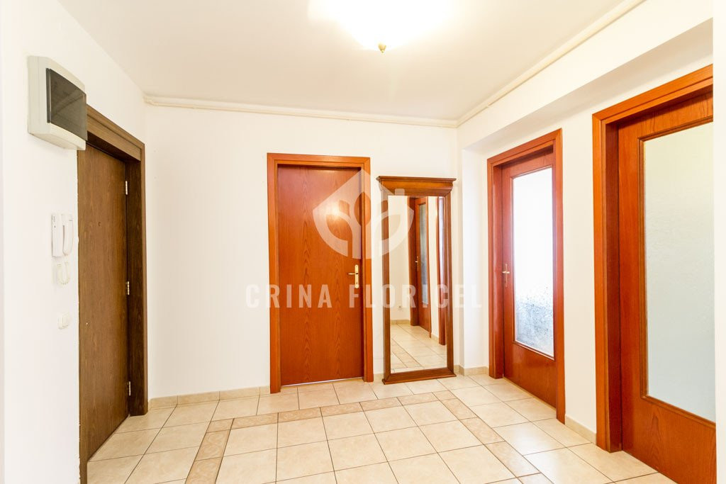 Inchiriere 4 camere - loc parcare - Primaverii 