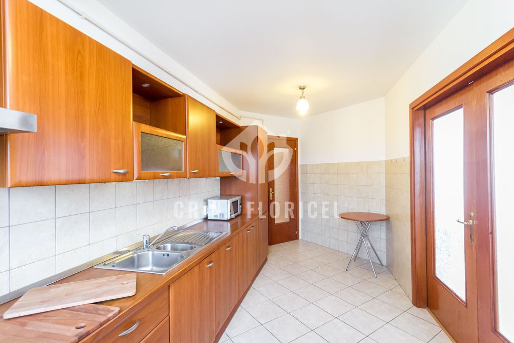 Inchiriere 4 camere - loc parcare - Primaverii 