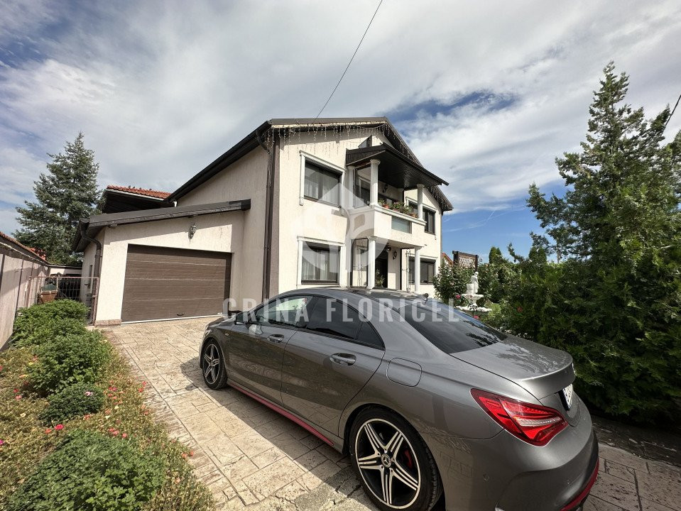 Vanzare vila cu trandafiri in suprafata de 220 mp , teren 536 mp din Domnesti