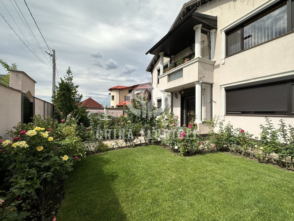 Vanzare vila cu trandafiri in suprafata de 220 mp , teren 536 mp din Domnesti