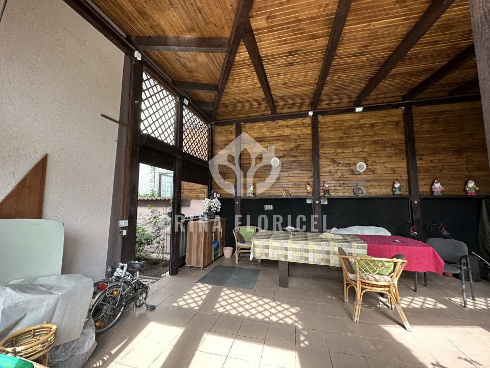 Vanzare vila cu trandafiri in suprafata de 220 mp , teren 536 mp din Domnesti