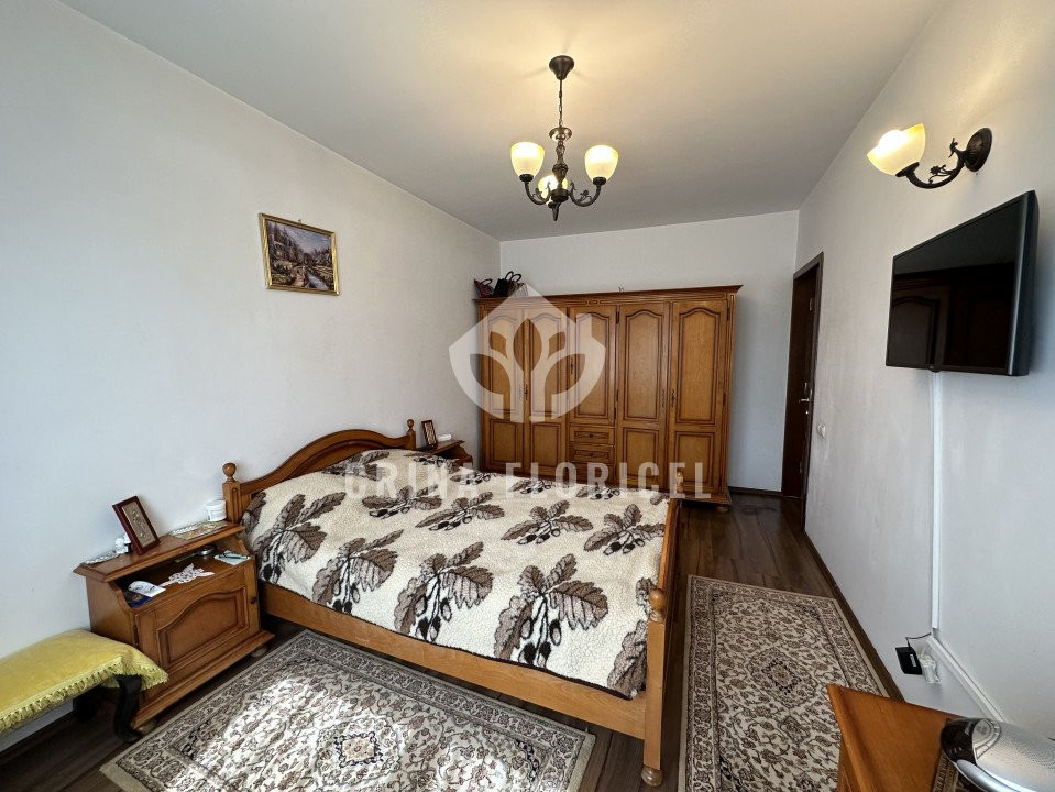 Vanzare vila cu trandafiri in suprafata de 220 mp , teren 536 mp din Domnesti