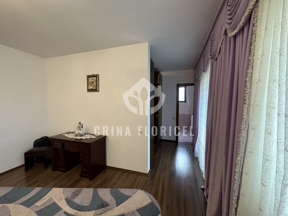 Vanzare vila cu trandafiri in suprafata de 220 mp , teren 536 mp din Domnesti