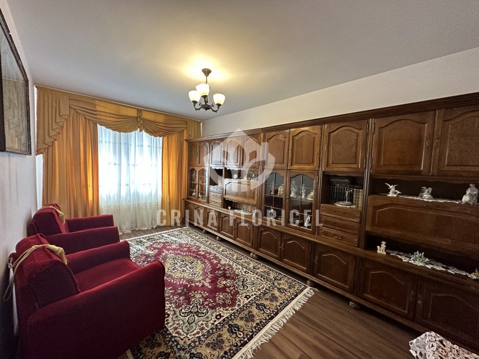 Vanzare vila cu trandafiri in suprafata de 220 mp , teren 536 mp din Domnesti