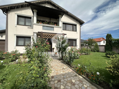 Vanzare vila cu trandafiri in suprafata de 220 mp , teren 536 mp din Domnesti