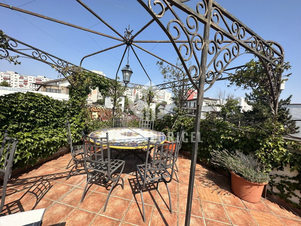 Vanzare Vila spectaculoasa cu cea mai frumoasa terasa de pe acoperis din Domenii