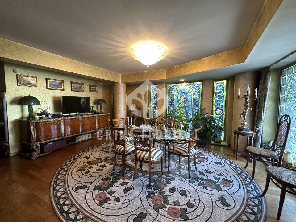 Vanzare Vila spectaculoasa cu cea mai frumoasa terasa de pe acoperis din Domenii