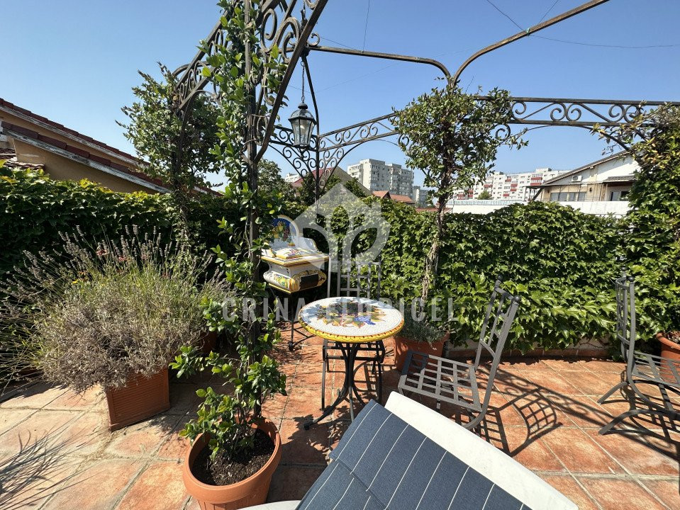 Vanzare Vila spectaculoasa cu cea mai frumoasa terasa de pe acoperis din Domenii