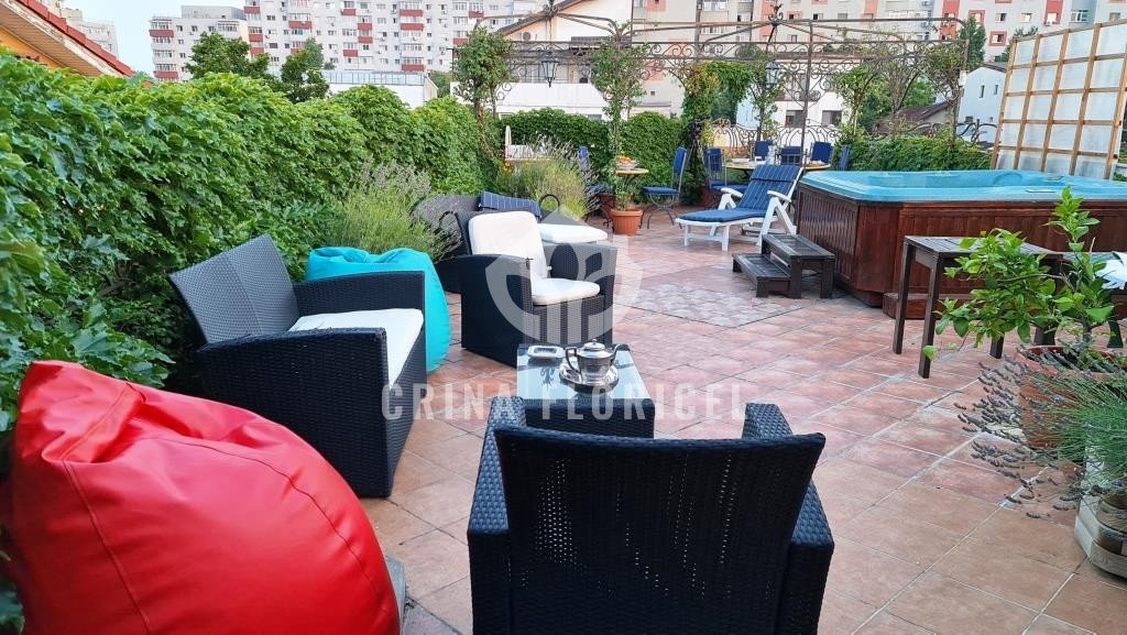 Vanzare Vila spectaculoasa cu cea mai frumoasa terasa de pe acoperis din Domenii