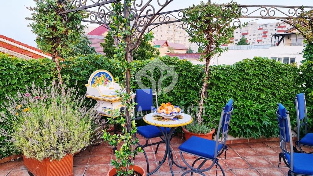 Vanzare Vila spectaculoasa cu cea mai frumoasa terasa de pe acoperis din Domenii