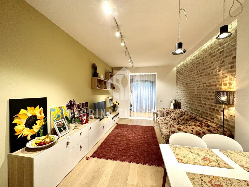 Vanzare 3 camere + camera serviciu 14 mp cu baie proprie- Primaverii