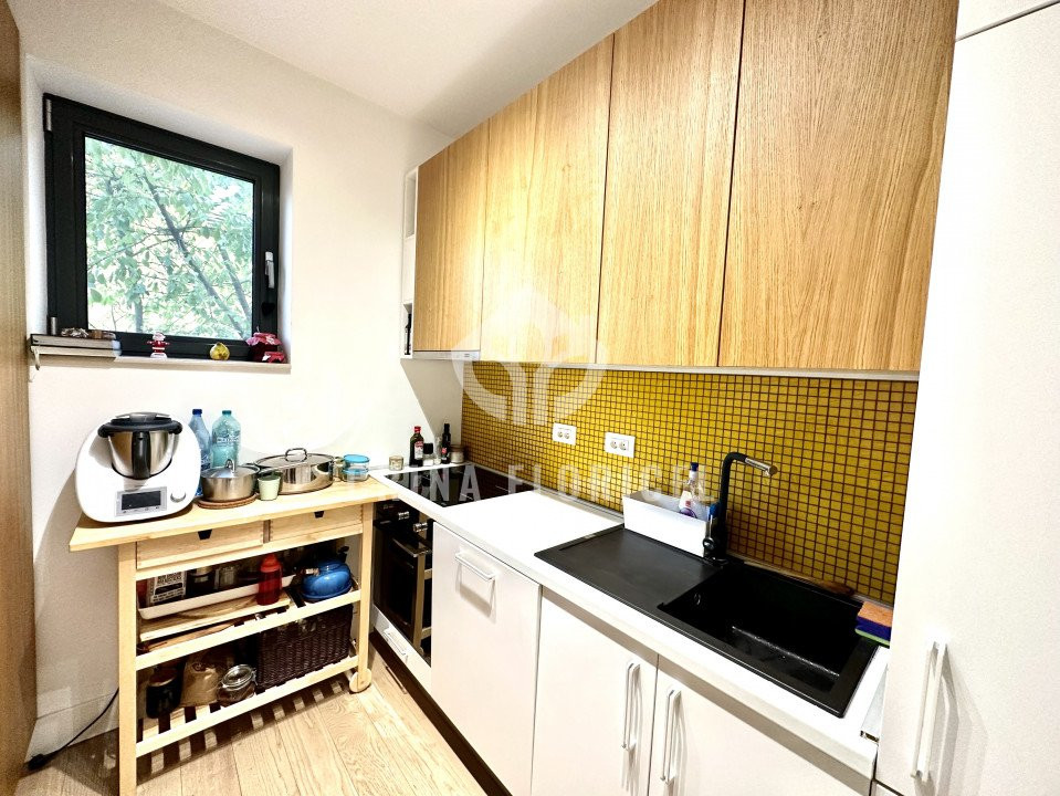 Vanzare 3 camere + camera serviciu 14 mp cu baie proprie- Primaverii