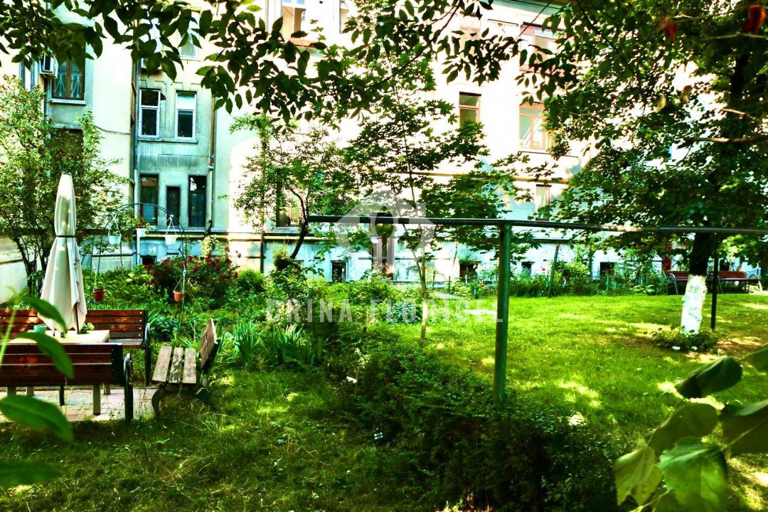 Vanzare 2 camere 54 mp , boxa 12,40 mp, curte 33,35 mp  - Calea Grivitei