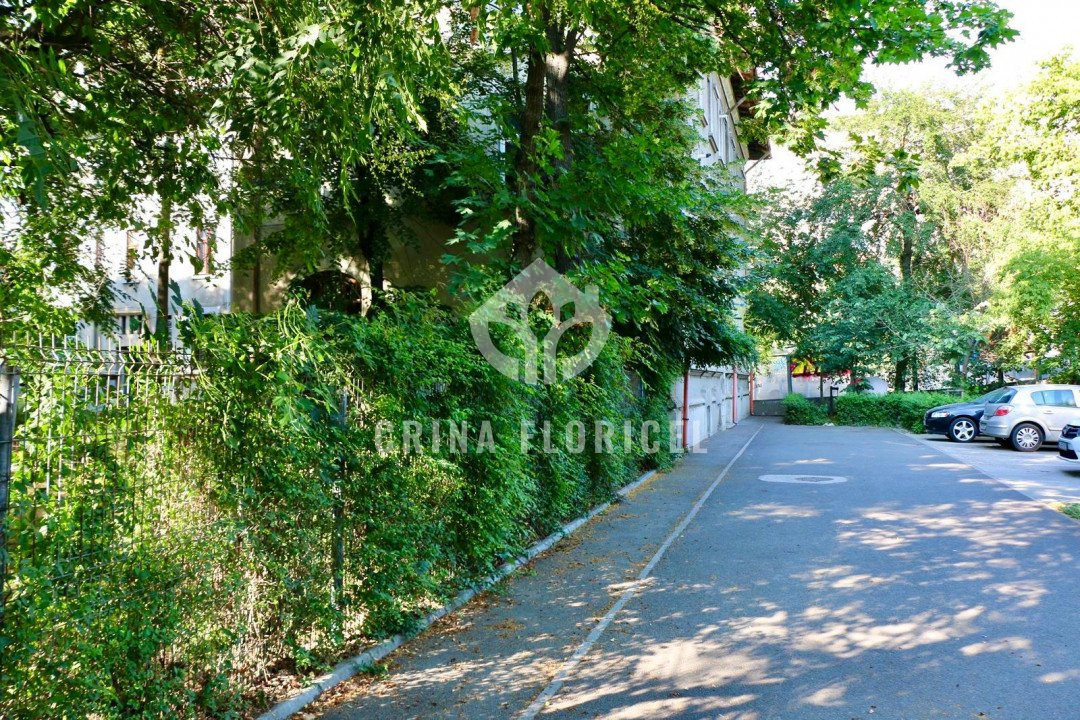 Vanzare 2 camere 54 mp , boxa 12,40 mp, curte 33,35 mp  - Calea Grivitei