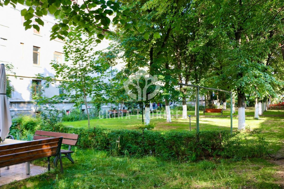 Vanzare 2 camere 54 mp , boxa 12,40 mp, curte 33,35 mp  - Calea Grivitei