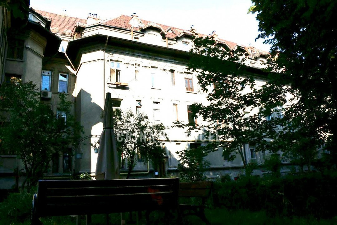 Vanzare 2 camere 54 mp , boxa 12,40 mp, curte 33,35 mp  - Calea Grivitei