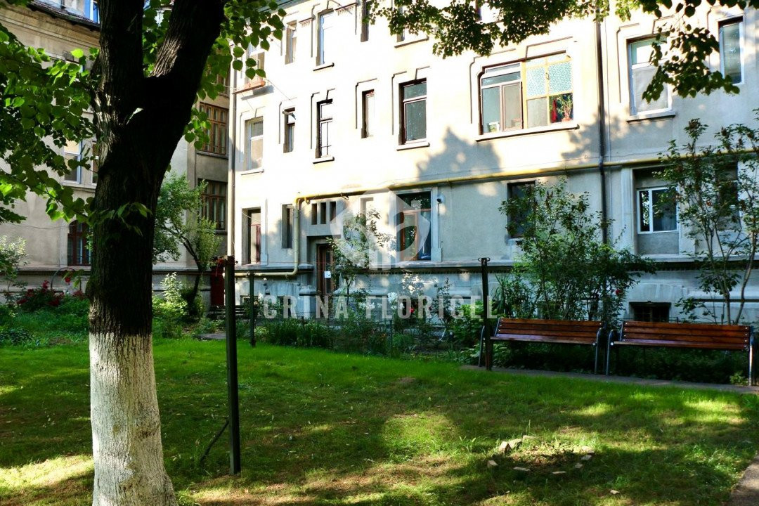 Vanzare 2 camere 54 mp , boxa 12,40 mp, curte 33,35 mp  - Calea Grivitei