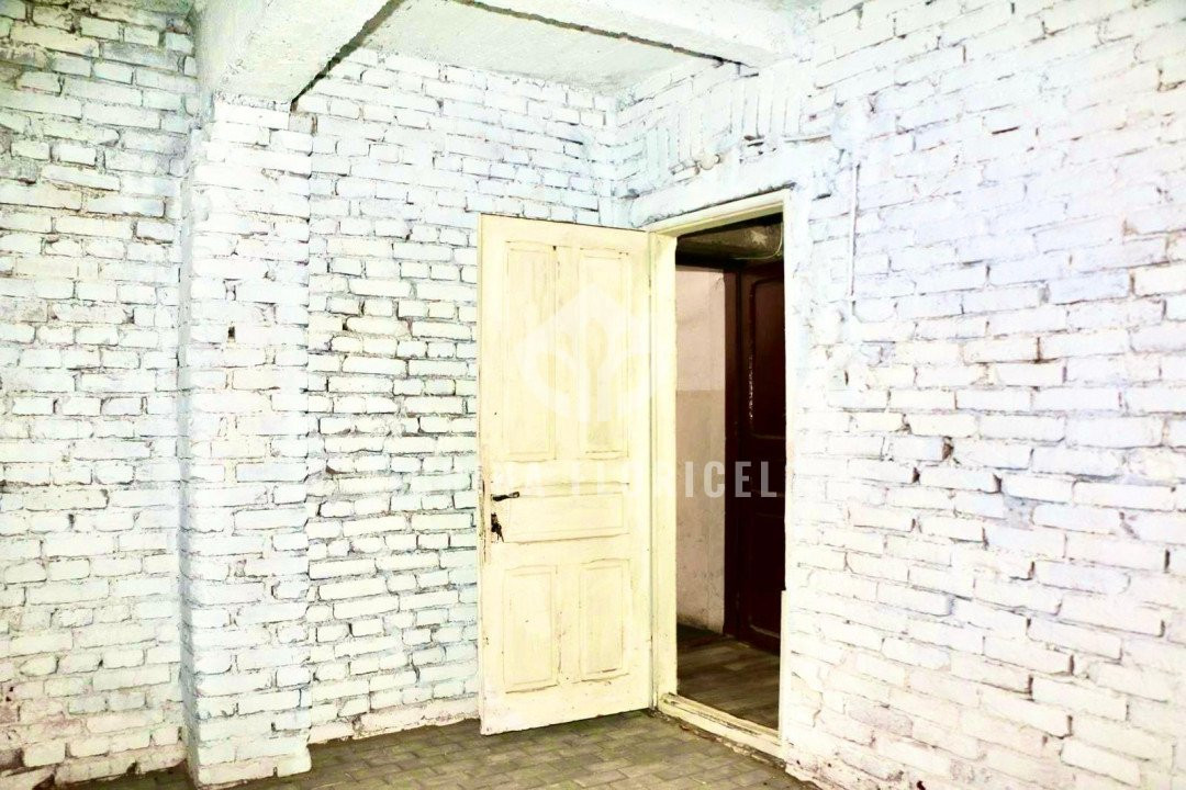 Vanzare 2 camere 54 mp , boxa 12,40 mp, curte 33,35 mp  - Calea Grivitei