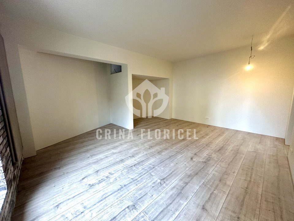 Inchiriere 3 camere - birouri - renovat integral - P-ta Universitatii 