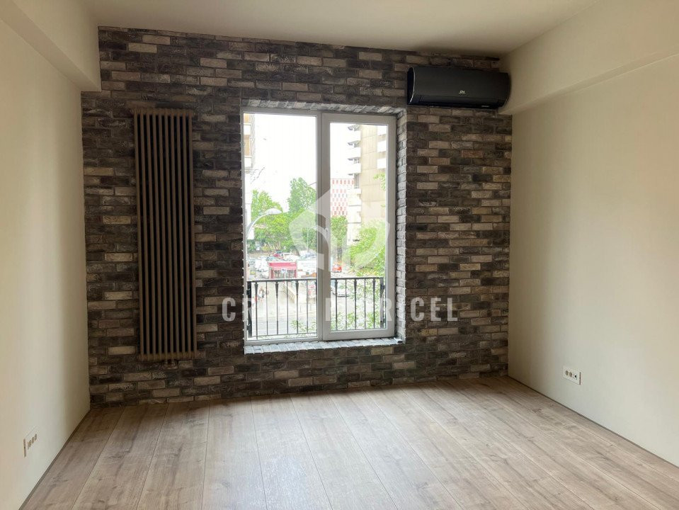 Inchiriere 3 camere - birouri - renovat integral - P-ta Universitatii 