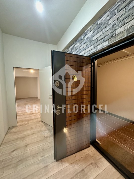 Inchiriere 3 camere - birouri - renovat integral - P-ta Universitatii 