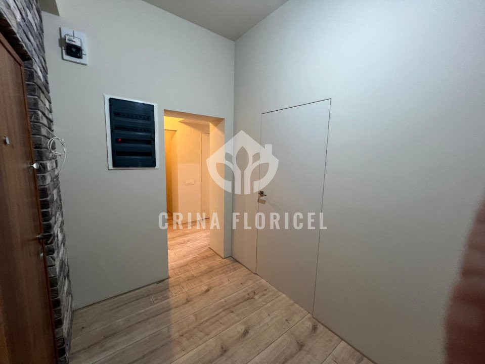 Inchiriere 3 camere - birouri - renovat integral - P-ta Universitatii 