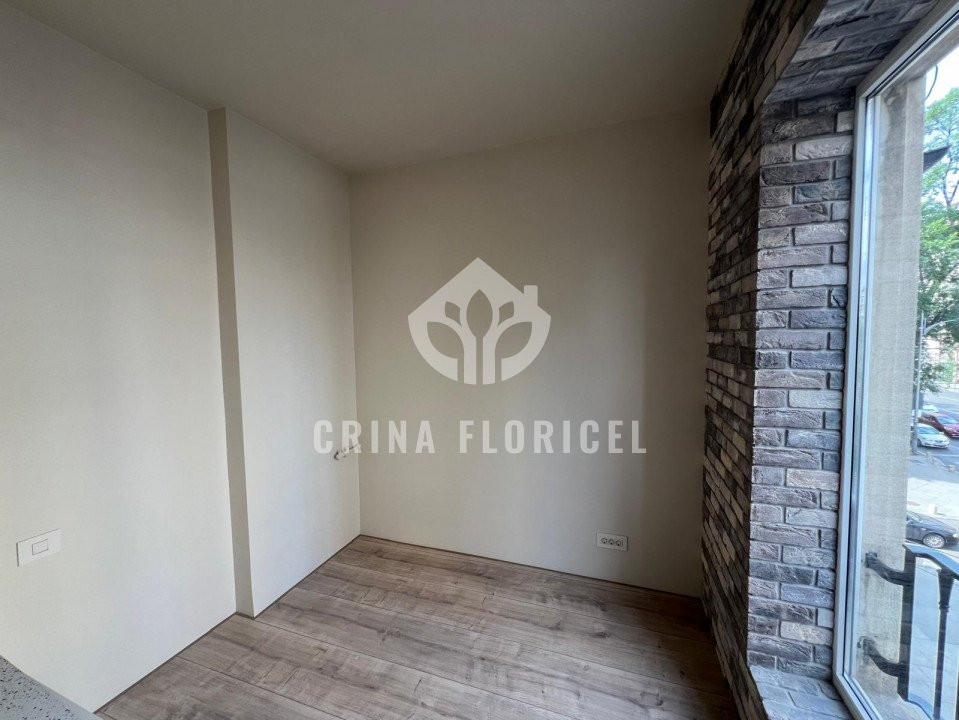 Inchiriere 3 camere - birouri - renovat integral - P-ta Universitatii 