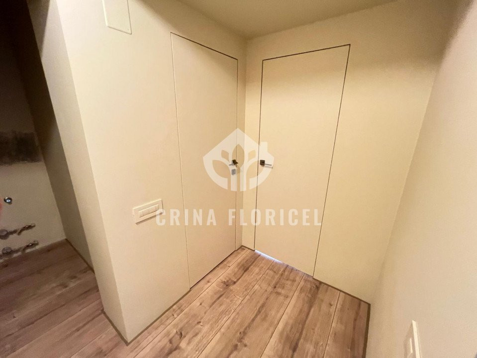 Inchiriere 3 camere - birouri - renovat integral - P-ta Universitatii 
