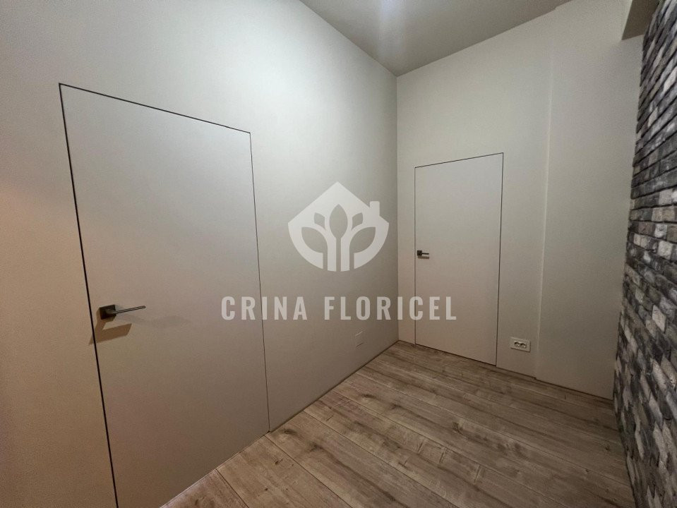 Inchiriere 3 camere - birouri - renovat integral - P-ta Universitatii 