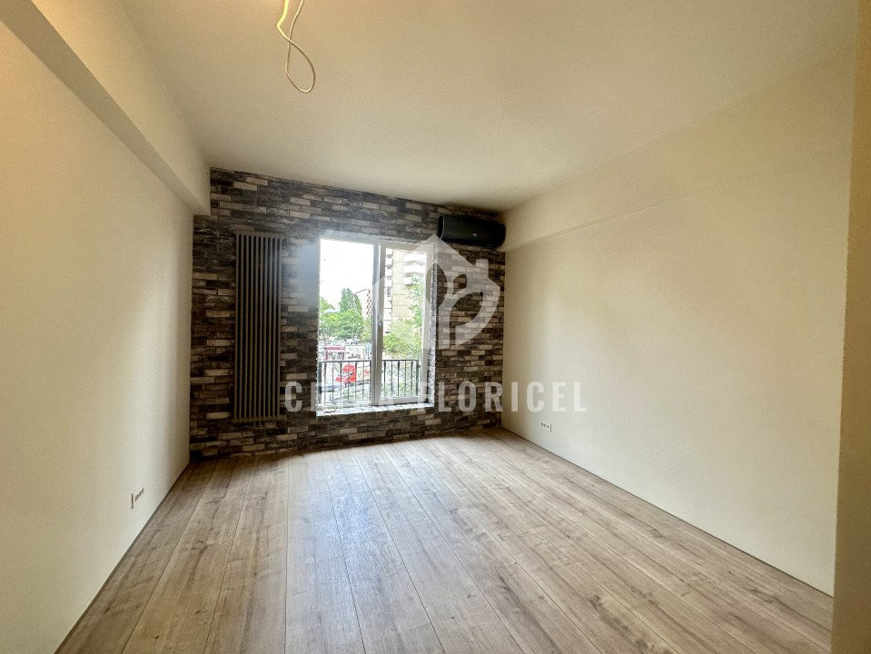 Inchiriere 3 camere - birouri - renovat integral - P-ta Universitatii 