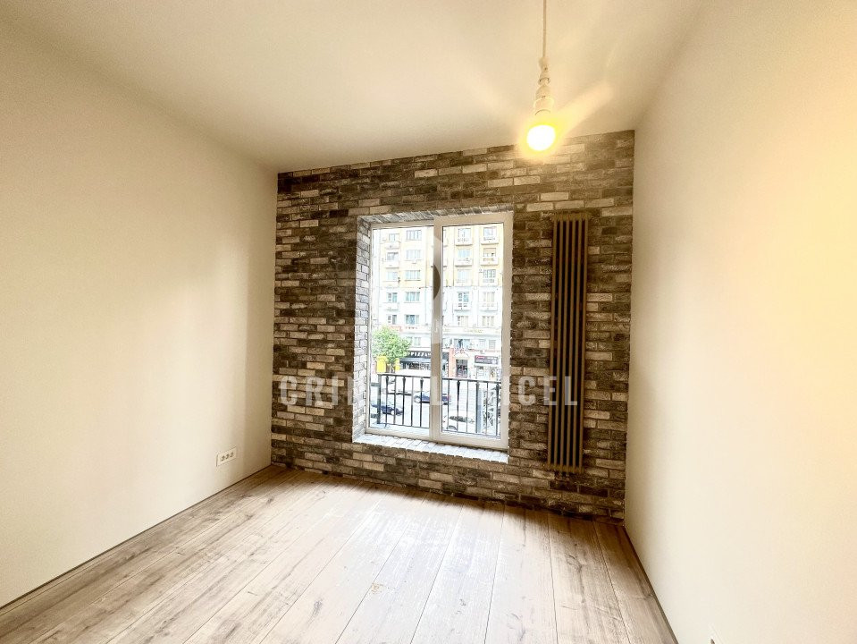 Inchiriere 3 camere - birouri - renovat integral - P-ta Universitatii 