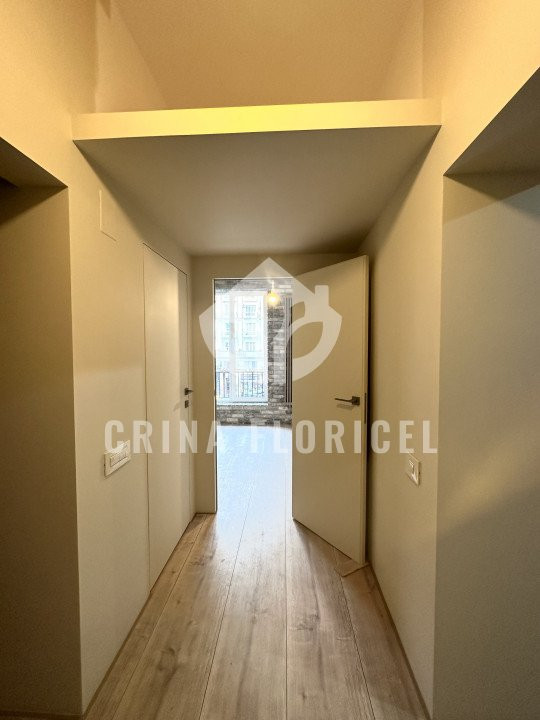 Inchiriere 3 camere - birouri - renovat integral - P-ta Universitatii 