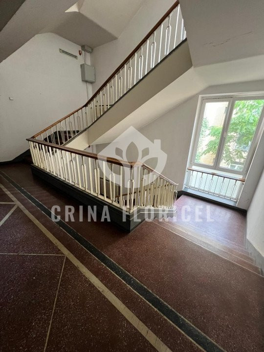 Inchiriere 3 camere - birouri - renovat integral - P-ta Universitatii 