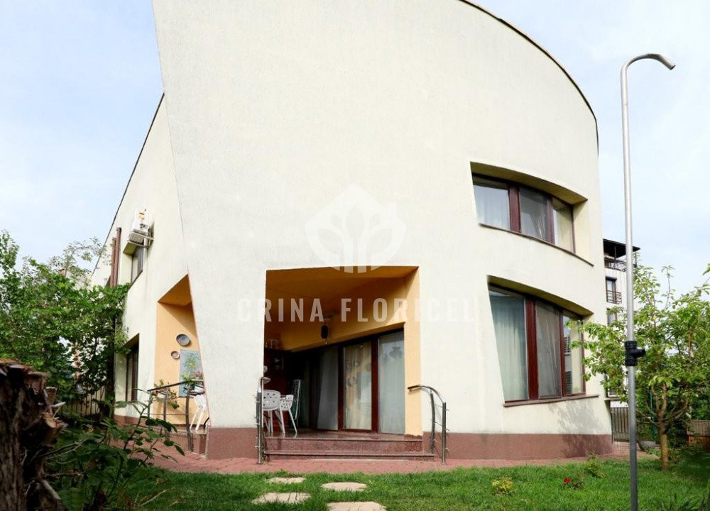 Vila cu 7 camere, teren de 298 mp de vanzare - Pipera