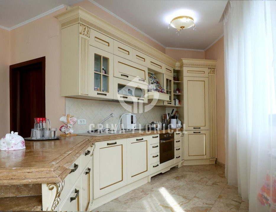 Vila cu 7 camere, teren de 298 mp de vanzare - Pipera