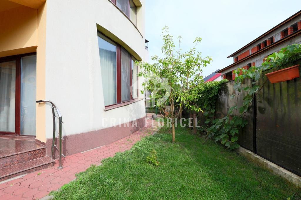 Vila cu 7 camere, teren de 298 mp de vanzare - Pipera
