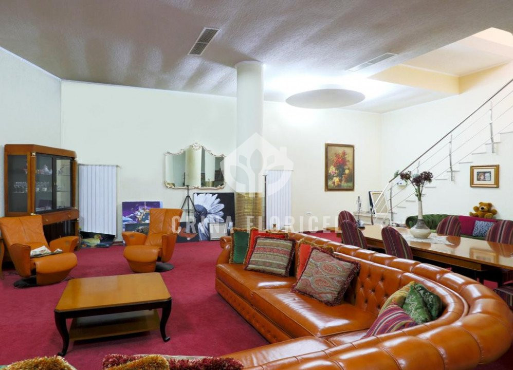 Vila cu 7 camere, teren de 298 mp de vanzare - Pipera