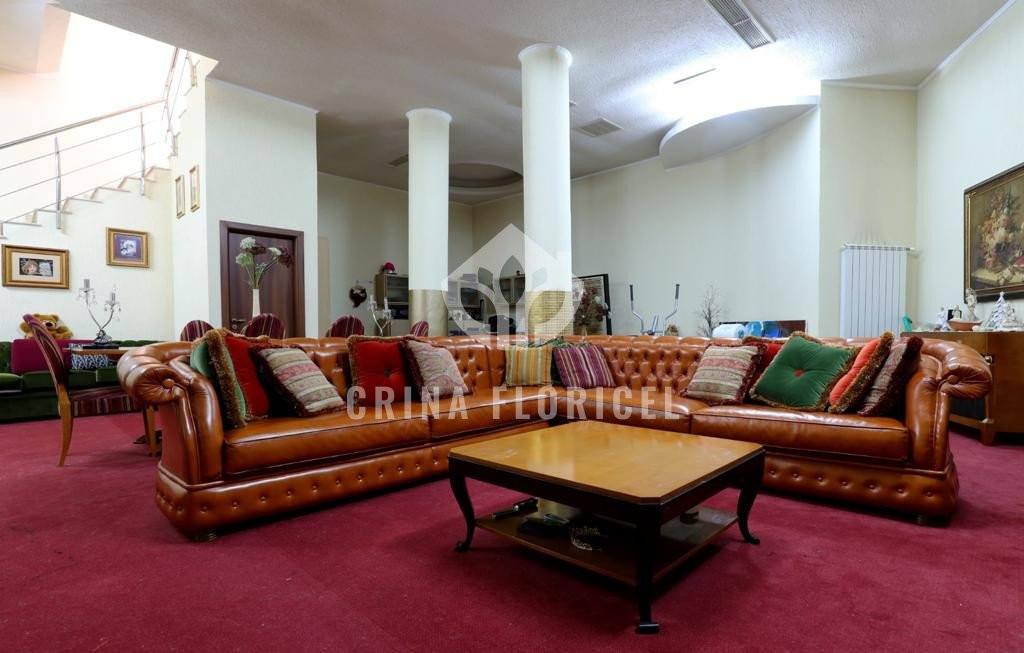 Vila cu 7 camere, teren de 298 mp de vanzare - Pipera