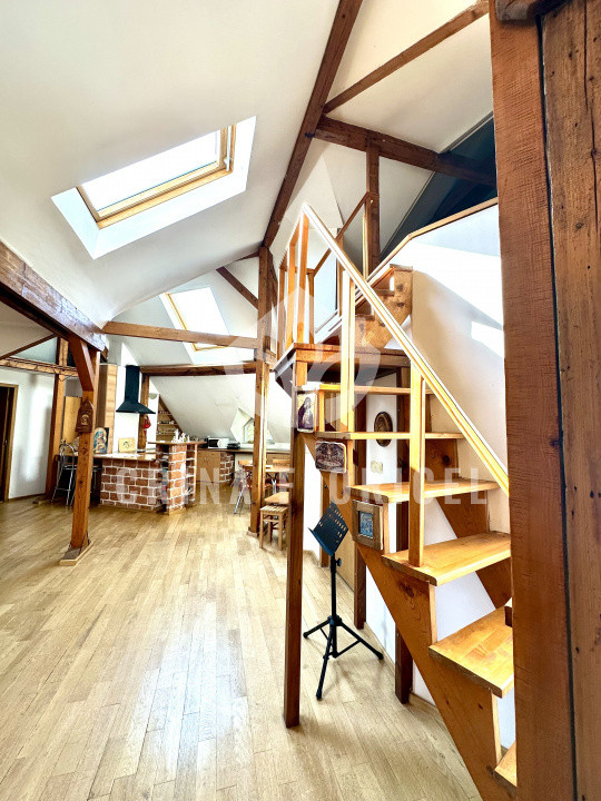 Vanzare mansarda 3 camere - str Serg.Maj.Ancuta Ilie - zona Parcul Carol